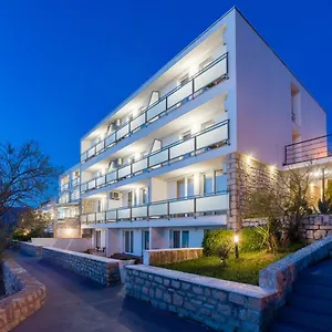 aparthotel-roccia.hotelinzadar.com/