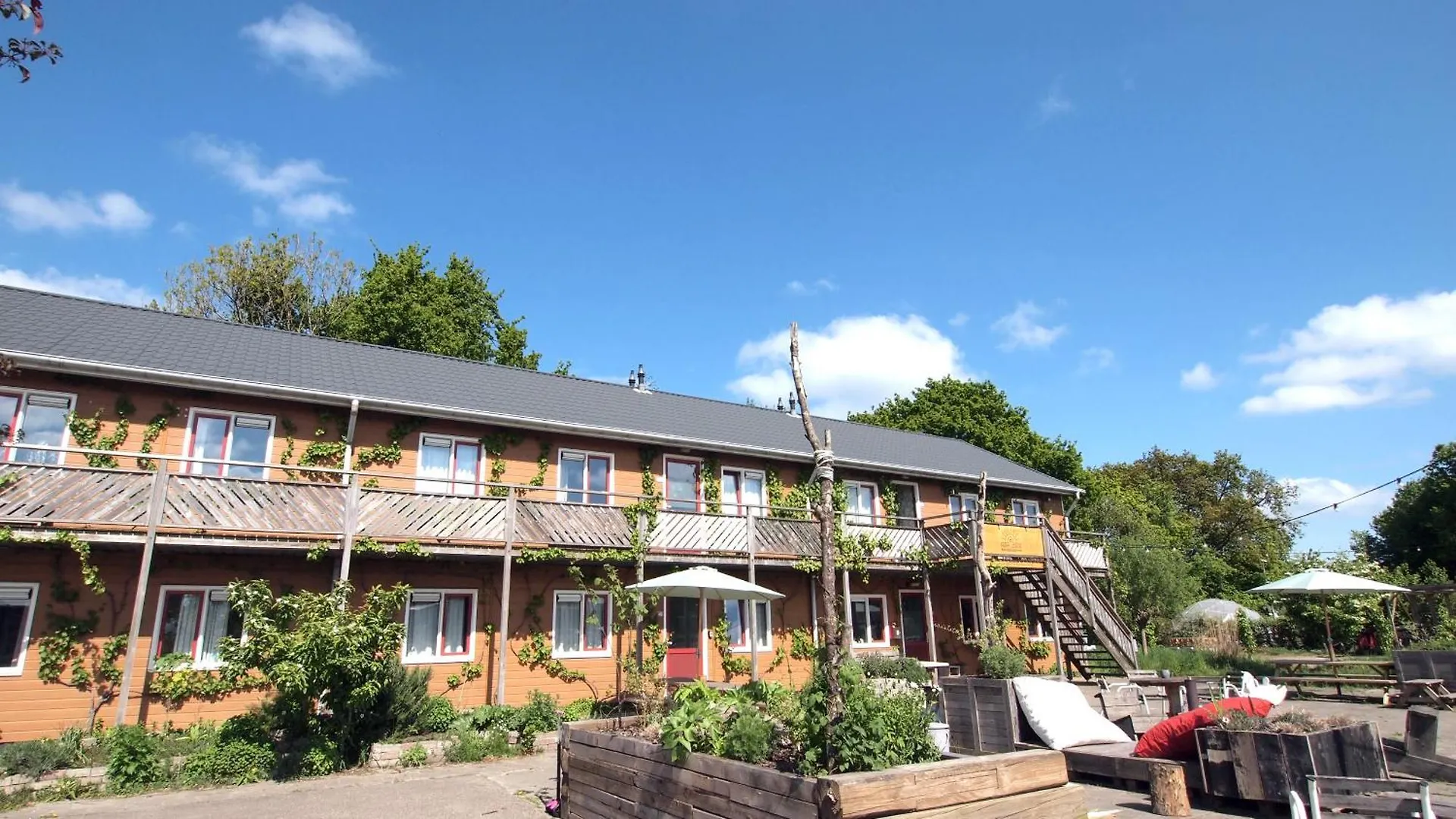 Апарт-отель Amsterdam Farm Lodge